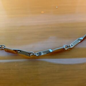 Lovely sparkle on this 27” chain*